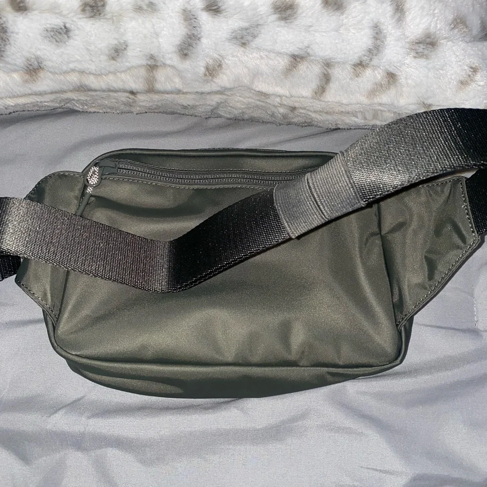 SOLD❌ NWT LULULEMON EVERYWHERE BELT BAG - Picture 7 of 15